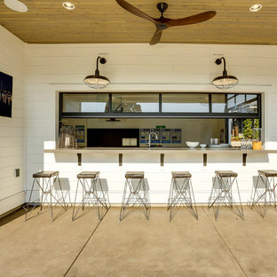This is an example of a large country detached garage in Portland.