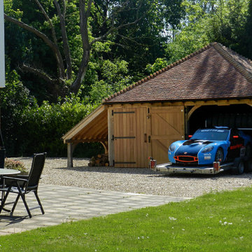Traditional oak garage with 2 car storage