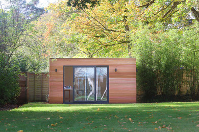 Photo of a medium sized contemporary detached office/studio/workshop in Sussex.