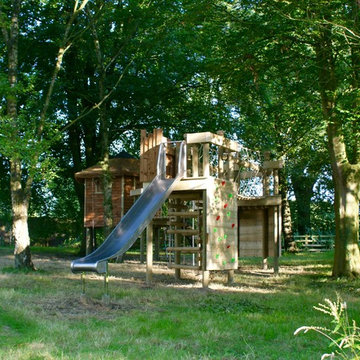 Children's backyard playhouse set