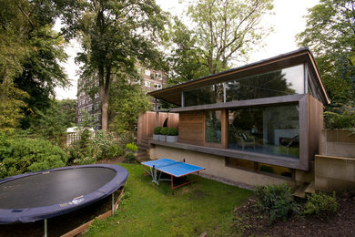 Réalisation d'un petit abri de jardin séparé minimaliste avec un bureau, studio ou atelier.