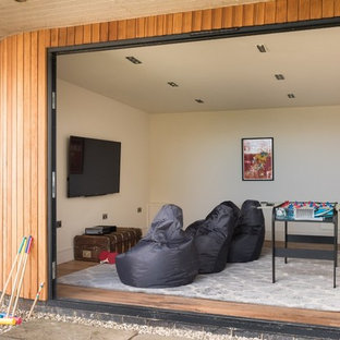 Imagen de estudio en el jardín independiente, tradicional renovado, pequeño