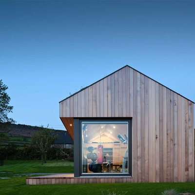 Studio / workshop shed - mid-sized contemporary detached studio / workshop shed idea in London