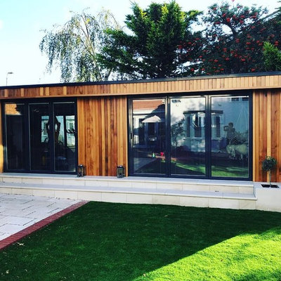 Example of a mid-sized trendy detached studio / workshop shed design in London