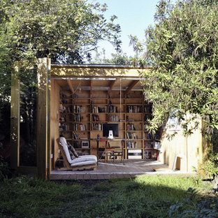This is an example of an urban detached office/studio/workshop in London.