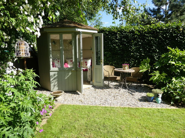 Traditional Shed by Green Tree Garden Design Ltd