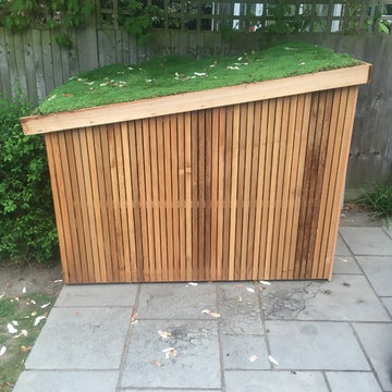 Slot in bike shed with living roof