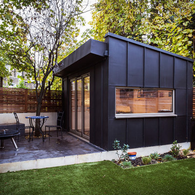 Example of a small trendy detached studio / workshop shed design in London