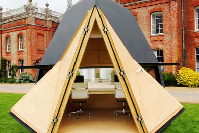 ロンドンにあるコンテンポラリースタイルのおしゃれな物置小屋・庭小屋の写真