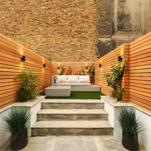 Contemporary back garden in London.