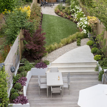 A contemporary curved designer garden