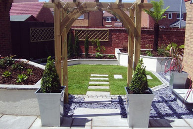 Photo of a contemporary garden in Wiltshire.