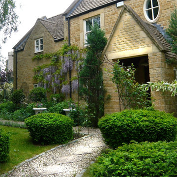 A Cotswold garden in Stow on the Wold