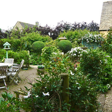 A Cotswold garden in Stow on the Wold