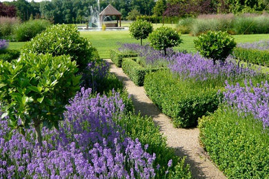 Farmhouse garden in Oxfordshire.