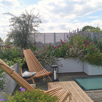 An intimate seating zone surrounded by natural planting.