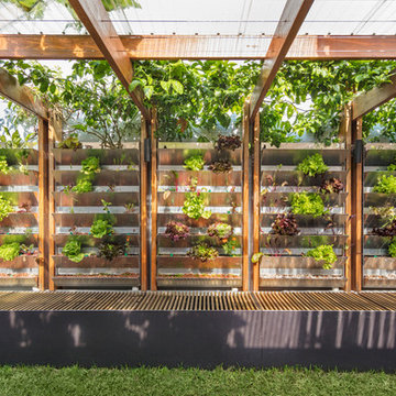 Aqua Perma Solar Firma Vertical Lettuce Garden