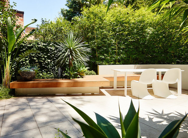 Contemporary Garden by Think Outside Gardens