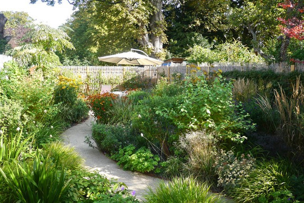 Modern Garden by Joanne Bernstein Garden Design