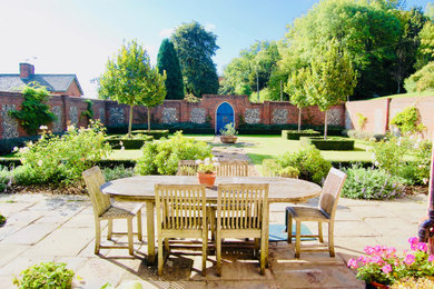 Photo of a traditional patio in Hampshire.