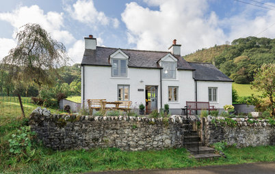 Houzz Tour: An Old Welsh Cottage Gets a Sensitive Renovation