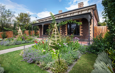 An Edible Cottage Garden With a Pleasing Symmetry