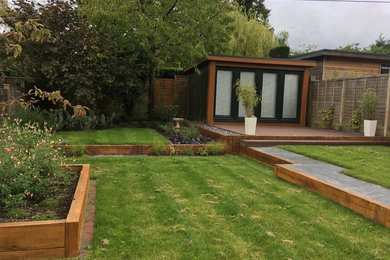 Photo of a modern garden in Hampshire.