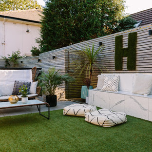 Photo of a medium sized contemporary garden in London with a wood fence.