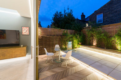 Inspiration for a contemporary landscaping in London.