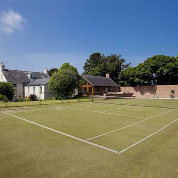 Classical Neo-Georgian country house with coach house, courtyard & tennis court