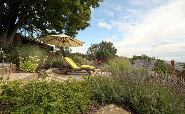 Country Garden by Matt Nichol Garden Design Ltd.