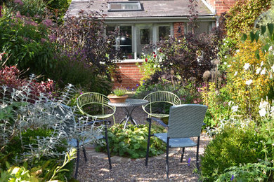 Свежая идея для дизайна: участок и сад в современном стиле - отличное фото интерьера