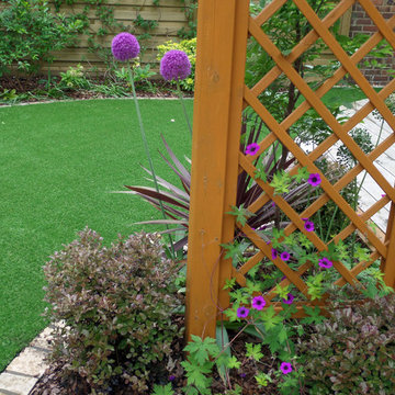 Courtyard garden with artificial grass