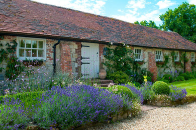 Inspiration for a country garden in Hampshire.