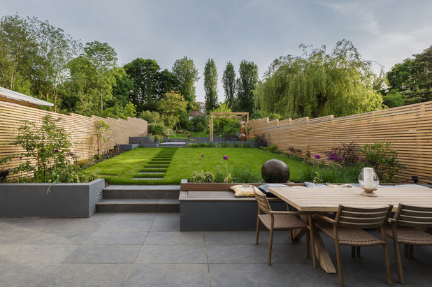 Contemporary Garden by Marienne Pachonick Architects