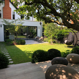 Idee per un giardino formale moderno di medie dimensioni e dietro casa