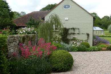 Photo of a farmhouse landscaping in Other.