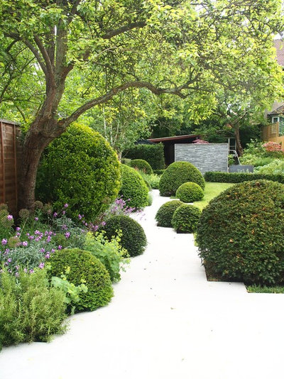 Traditional Garden by London Garden Designer