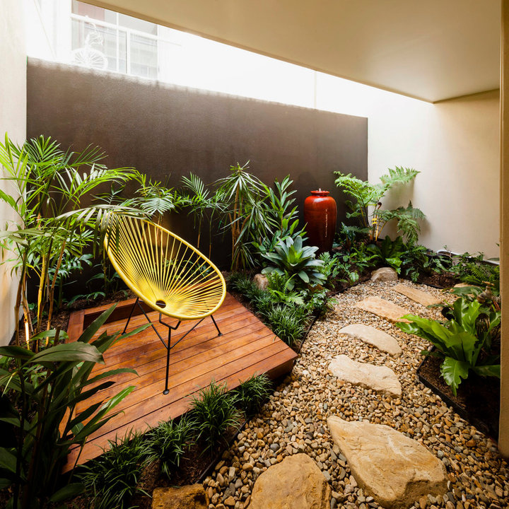 75 Beautiful Tropical Courtyard Garden Ideas & Designs March 2023