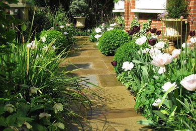 Immagine di un giardino chic esposto in pieno sole