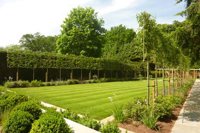 Inspiration for a traditional garden in Buckinghamshire.