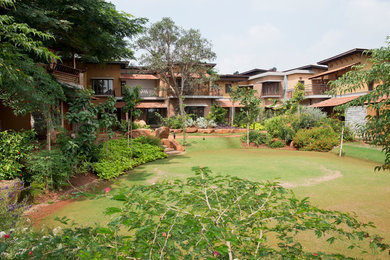 バンガロールにあるアジアンスタイルのおしゃれな庭の写真