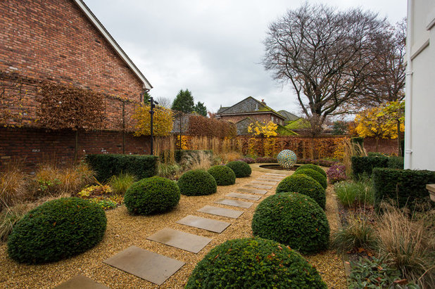Klassisch Garten by Barnes Walker Ltd - Landscape Architects
