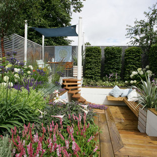 Moderner Garten mit Hochbeet in Surrey