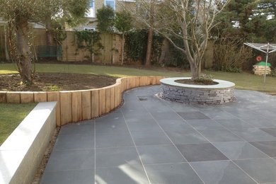 Photo of a contemporary garden in Gloucestershire.