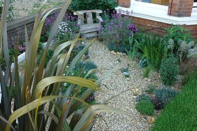 Photo of a small nautical front xeriscape partial sun garden in Sussex with gravel.