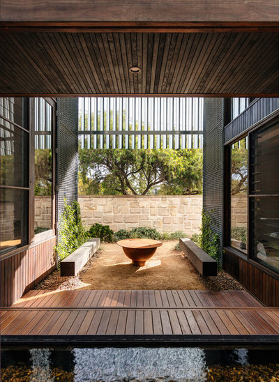 Contemporary Garden by CplusC Architects + Builders