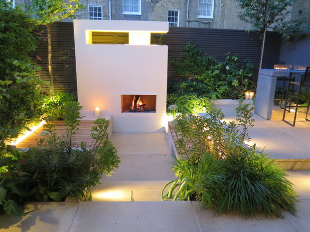 Contemporary Garden by Charlotte  Rowe Garden Design