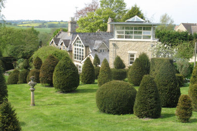 Design ideas for a classic garden in Oxfordshire.