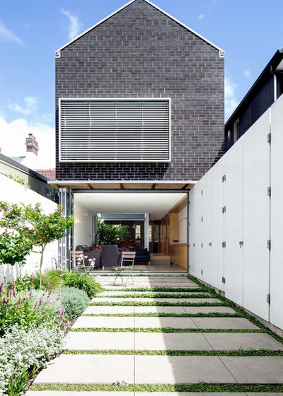 Contemporary Garden by Kreis Grennan Architecture